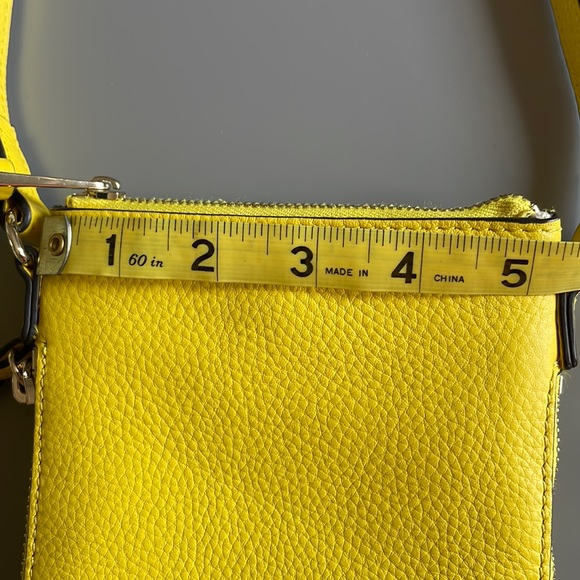 Vince Camuto Slim phone case Crossbody in lemon yellow - Picture 16 of 16